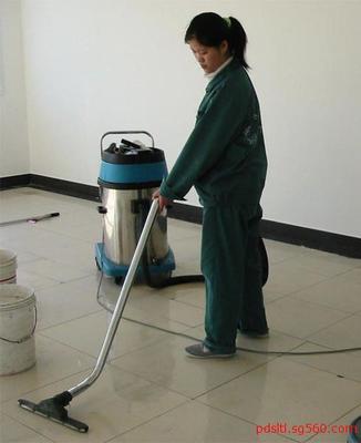 平頂山保潔服務(wù)的專業(yè)標(biāo)桿 藍(lán)天藍(lán)物業(yè)的清洗與保潔解決方案